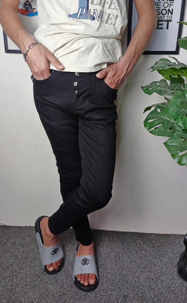 Sleek Jet-Dlack Denim With a Slim-Fit Cut - Image 2